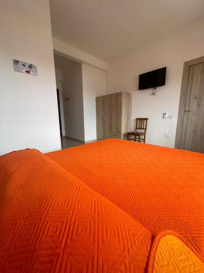La Finestra Sul Mare B&B Кротоне Экстерьер фото