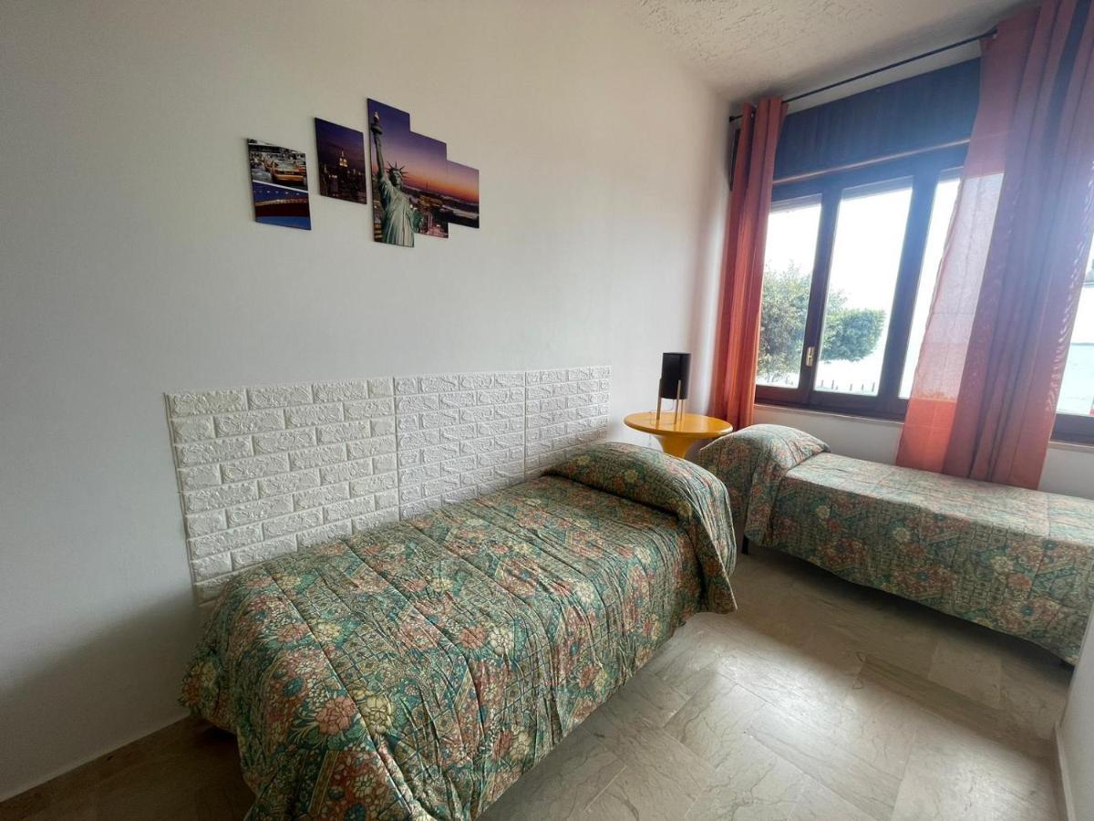 La Finestra Sul Mare B&B Кротоне Экстерьер фото