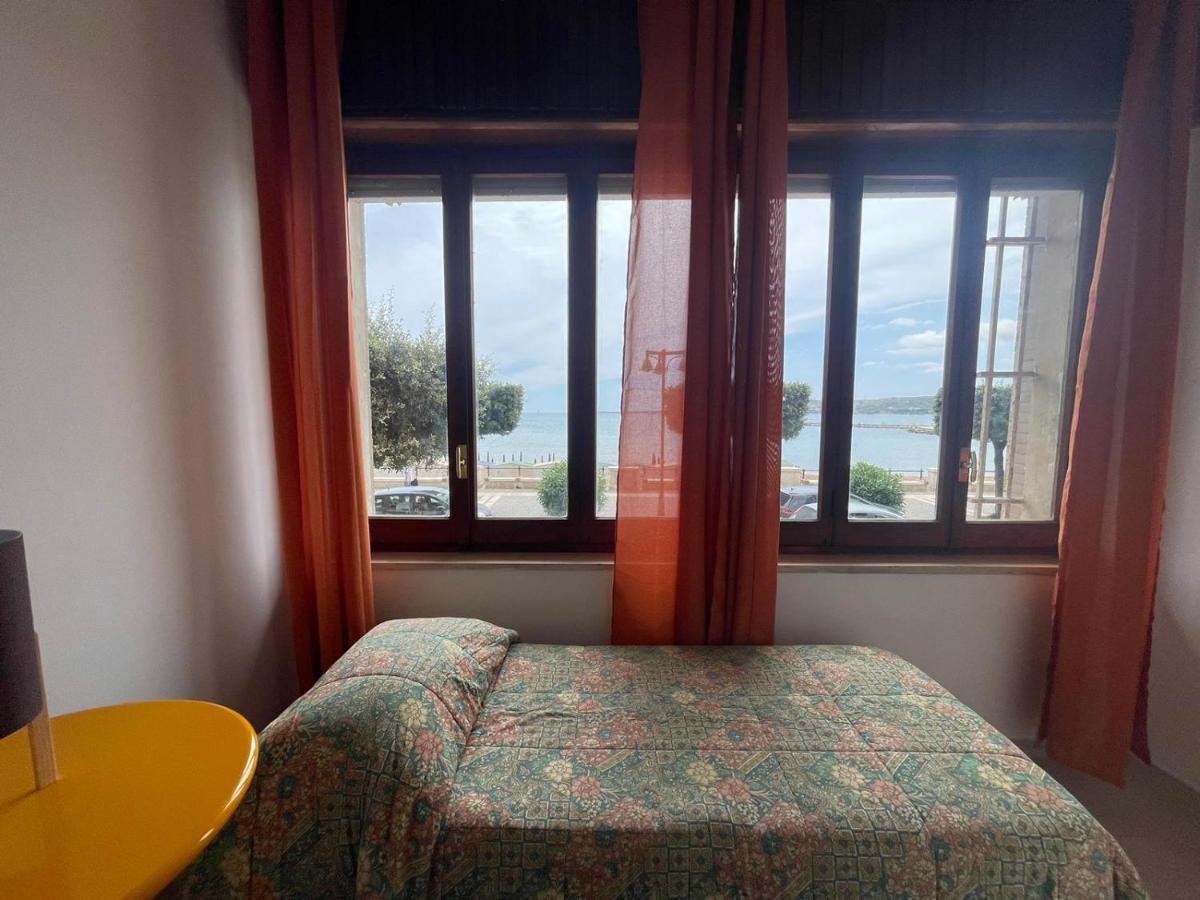 La Finestra Sul Mare B&B Кротоне Экстерьер фото